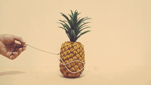 菠萝上有个小开关不用削皮1分钟吃到美味菠萝