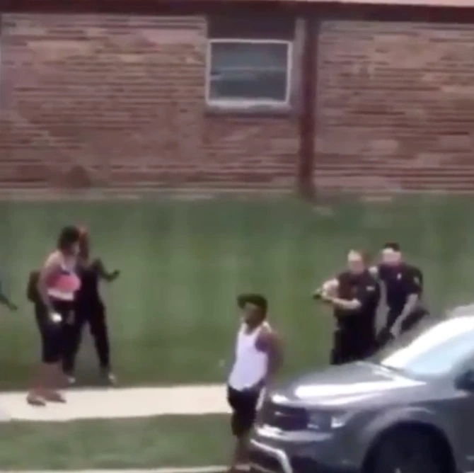 美國黑人手無寸鐵 下車就被白人警察連開7槍 年幼兒子目睹全程 天天要聞