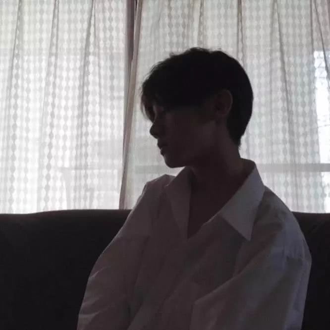 高冷忧郁男生头像