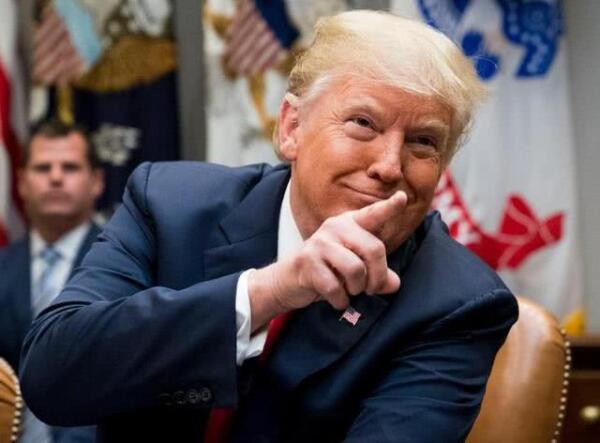 特朗普得知中方的态度后，竟以中国留学生要挟