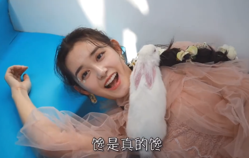 蒋依依首次穿