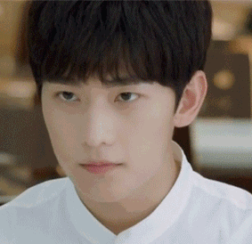 别被肖奈大神迷惑了,杨洋戏外的画风其实是地主家的逗比傻儿子