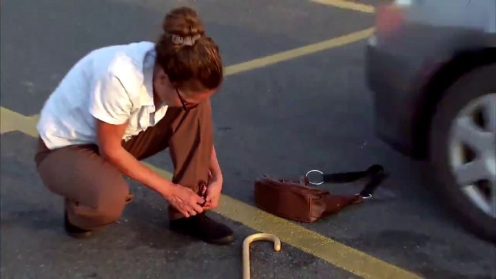 国外路人捡喇叭恶搞视频，国外路人捡喇叭恶搞视频大全