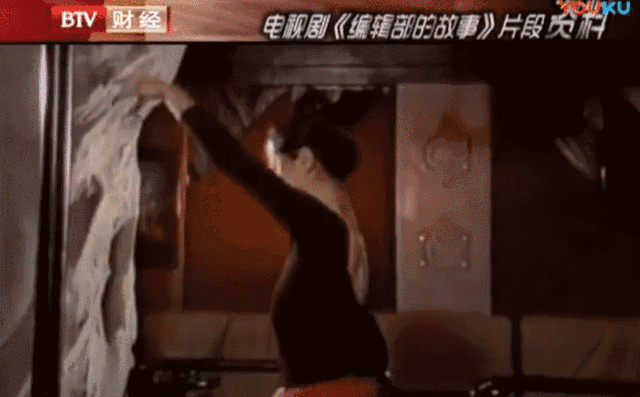 1991年,参演了爆火的电视剧《编辑部的故事》,饰演风光无限的歌星双双