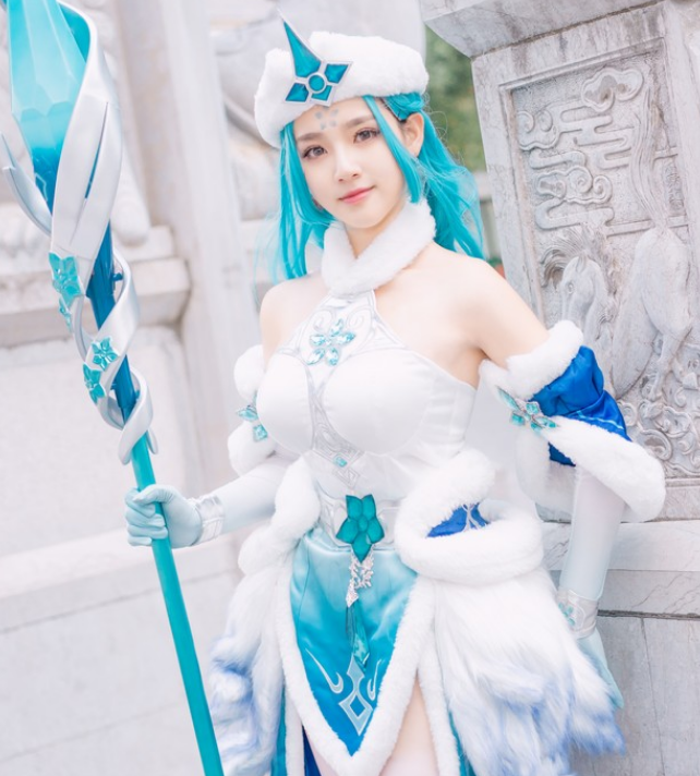 王昭君cos真人美腿,王者荣耀女生cos 大乔 《王者荣耀》王昭君cosplay,手持魔法棒的美丽小姐姐