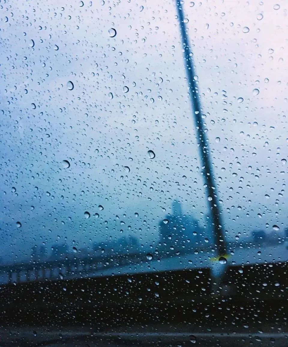 有趣北京的暴雨终于下了我的雨瘾症犯了