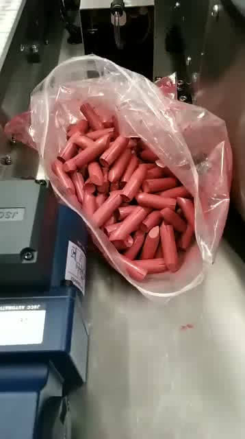 还以为是一袋子火腿肠,凑近一看,一般人一辈子也用不完