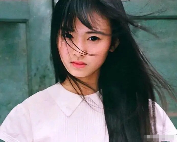鞠婧祎16岁旧照被疯传,褪去女星光环,关掉10级滤镜,颜值太真实
