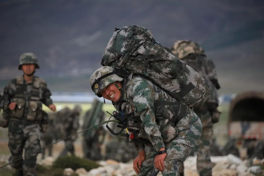 当兵的你,笑起来真好看