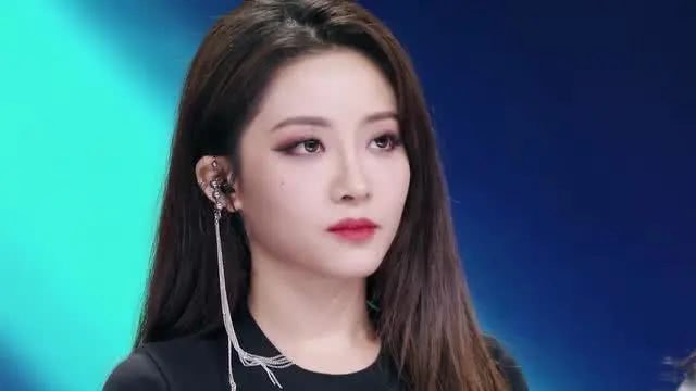 喻言12岁参加亲子节目定妆照曝光 整容式长大 网友却跪求妈妈出道 看点快报