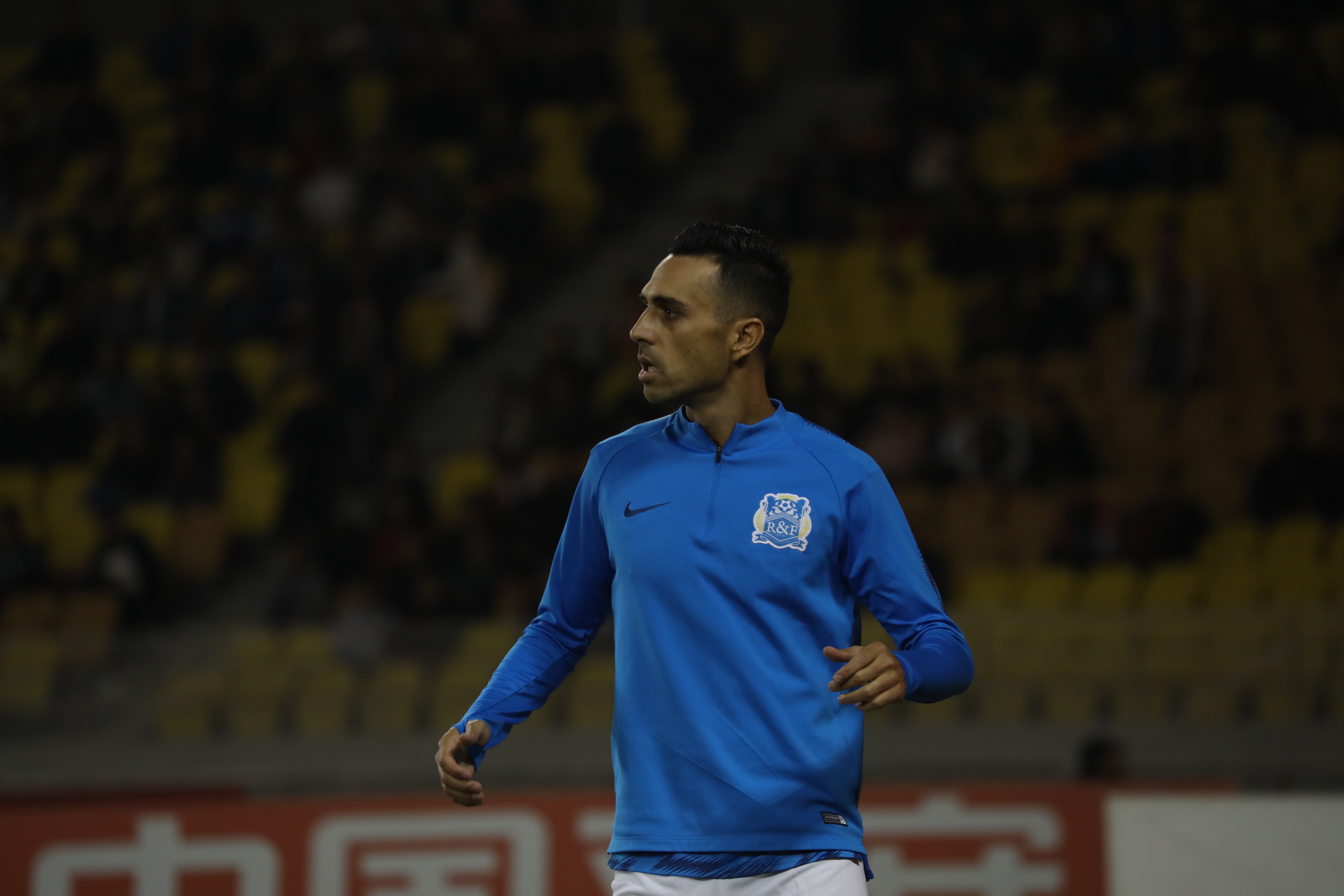 富力助教 输掉比赛对结果不满点赞桂宏表现 看点快报