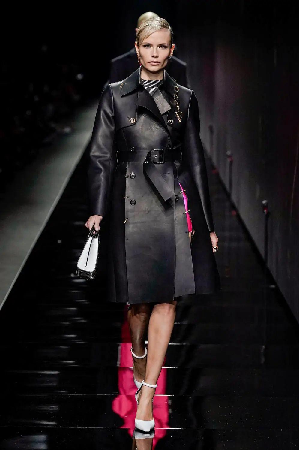 范思哲2020秋冬时装秀,巴宝莉2020早春时装秀 versace(范思哲)2020秋冬高级成衣系列!