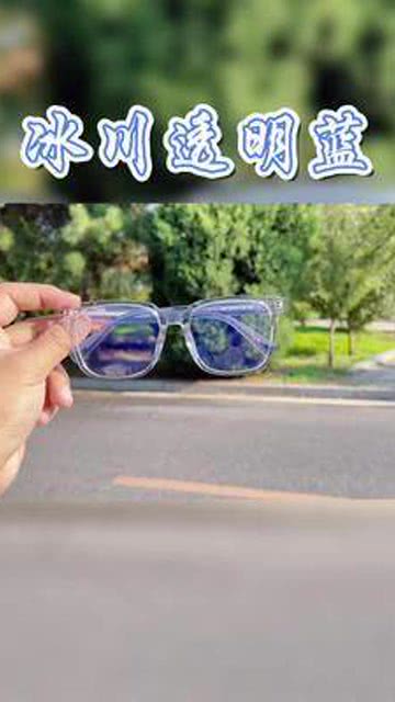 眼镜蓝色的怎么回事，眼镜蓝色的怎么回事啊