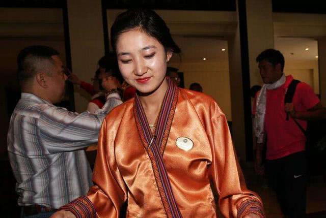 不丹丈母娘来中国探亲 进门后看到这一幕 直言 我就不该来 看点快报