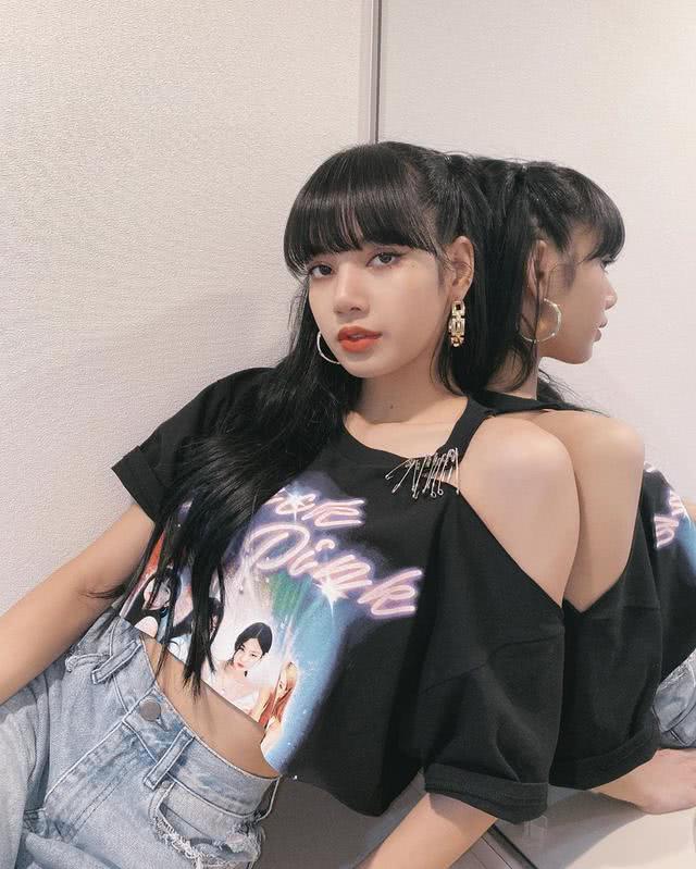 韩国女团blackpink成员lisa晒美照,身材高挑,被称为人间芭比