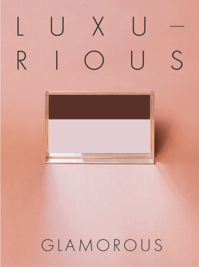 微妙而细致的烫钻 表述着拒绝平庸的态度 就像女明星们的日常活动造型