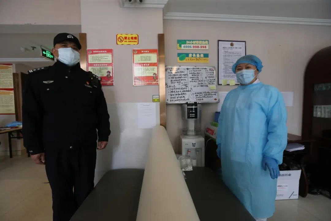 10小时的幸福,警察护士夫妻档防控一线岗位上相遇