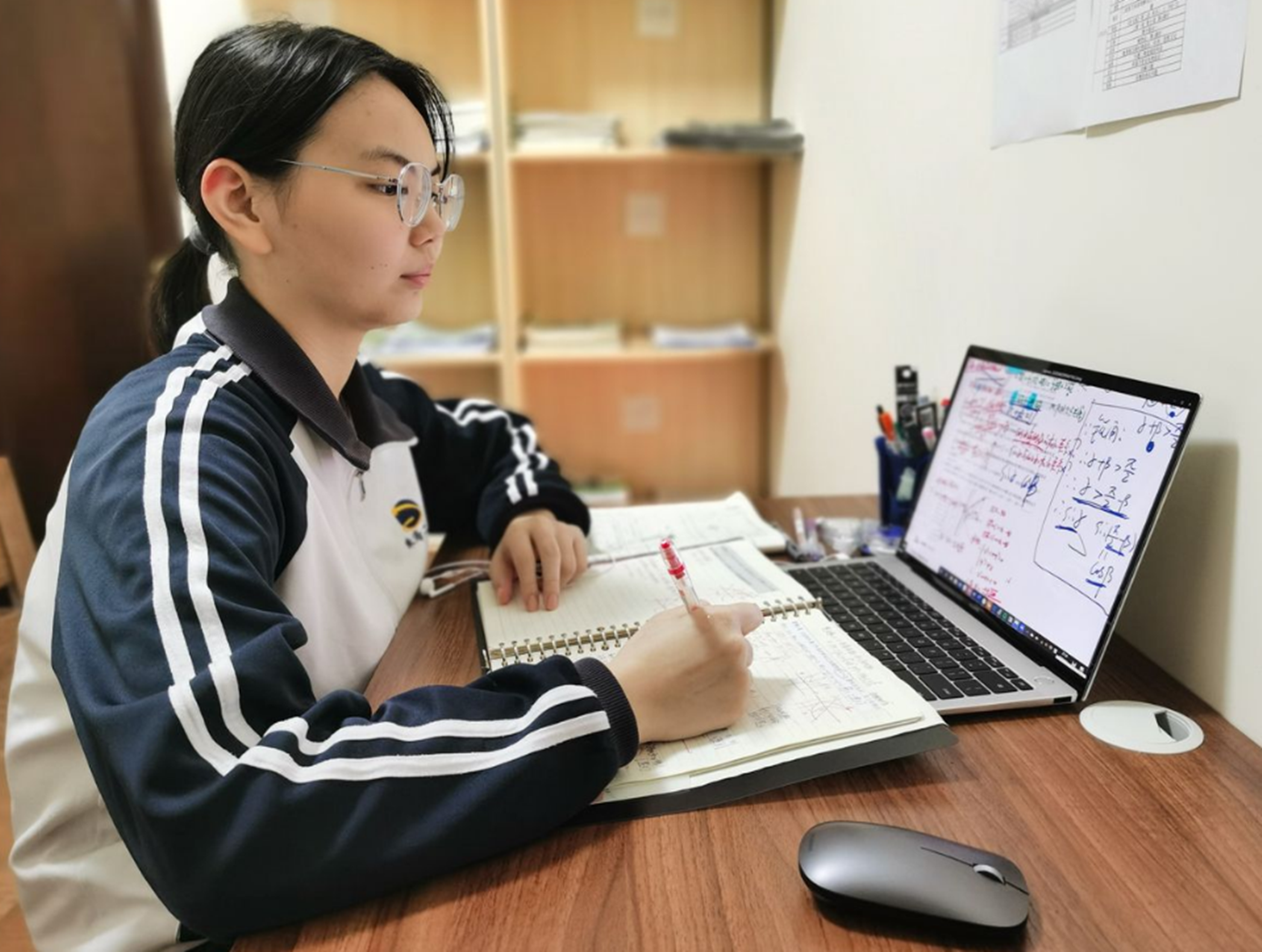 高中,补课,中小学,小学,暑假,中小学生