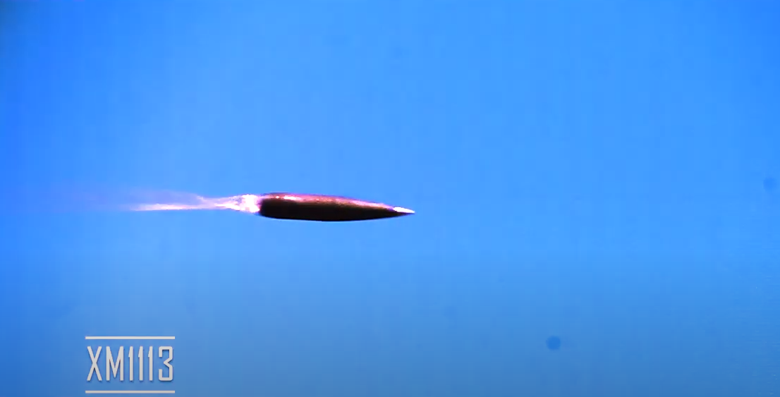 美国新型火炮发射制导炮弹命中65公里外汽车