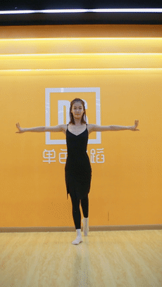中国舞基本功之腰部与腿部柔韧性的动作详解