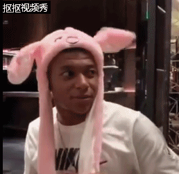 姆巴佩训练自娱自乐穿裆队友 手舞足蹈开心庆祝