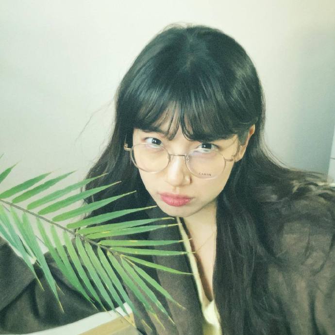 裴秀智5,6月ins个人照片合集