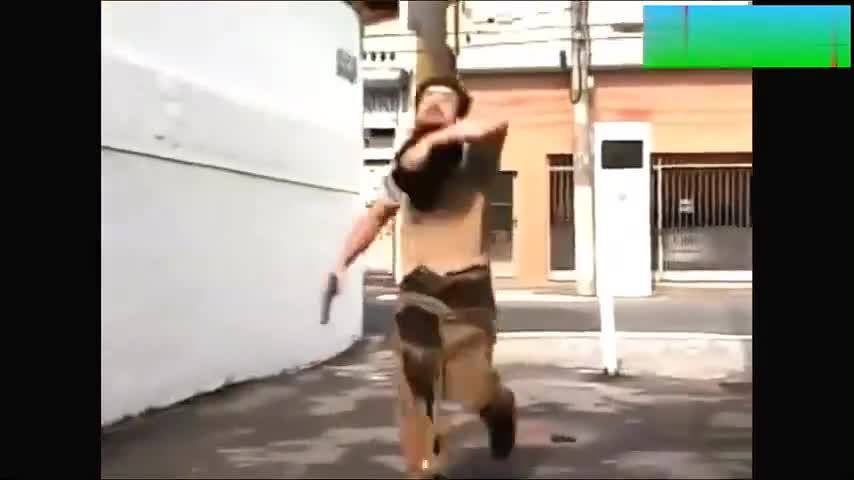 走在街上的恶搞视频，走在街上的恶搞视频大全