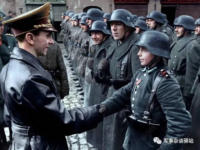 二战人口仅有8000万的德国 如何能征召到1700万精锐部队 天天要闻