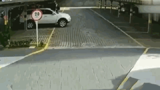 女司机,停车位,开车