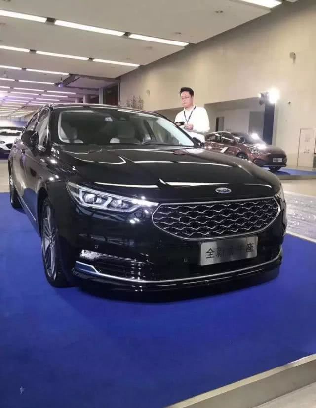 福特金牛座2020款内饰,福特全新金牛座2020款 全国首辆2020款福特金牛座到店,尺寸更大,颜值更高,油耗更低