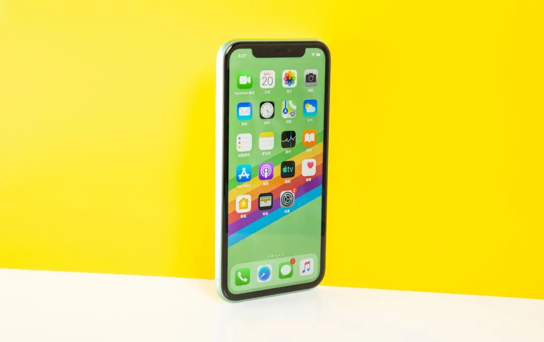 iphone11外观,iphone11听筒 苹果火力全开,iphone11开启"狠降"模式,网友:十分良心