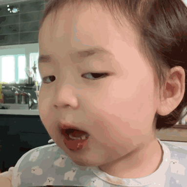 黄夏温吃炸酱面表情包