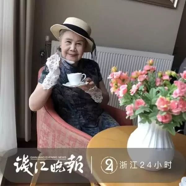 奶奶,爆红,老人,朋友圈