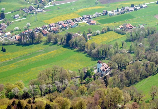 村民中奖6亿分给全村6800万后全家搬迁消失无踪