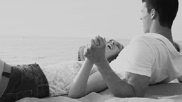 调查显示,性生活时,男人看到红色会xing兴奋,而女人由于月经的关系