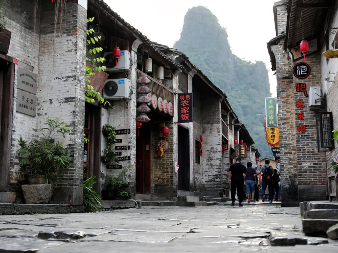 距桂林100多公里处,一座静谧的千年古镇,被誉为