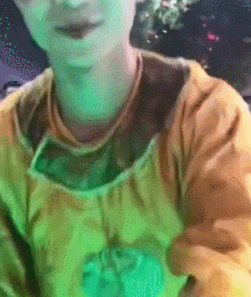 不倒翁小哥哥说自己不像