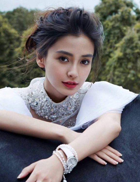 杨颖生图被疯传,看到无美颜下的镜头,30岁最真实的脸