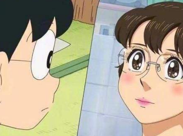 哆啦a梦 玉子唯一一次拿下眼镜 看到真容后 难怪大雄喜欢静香 看点快报