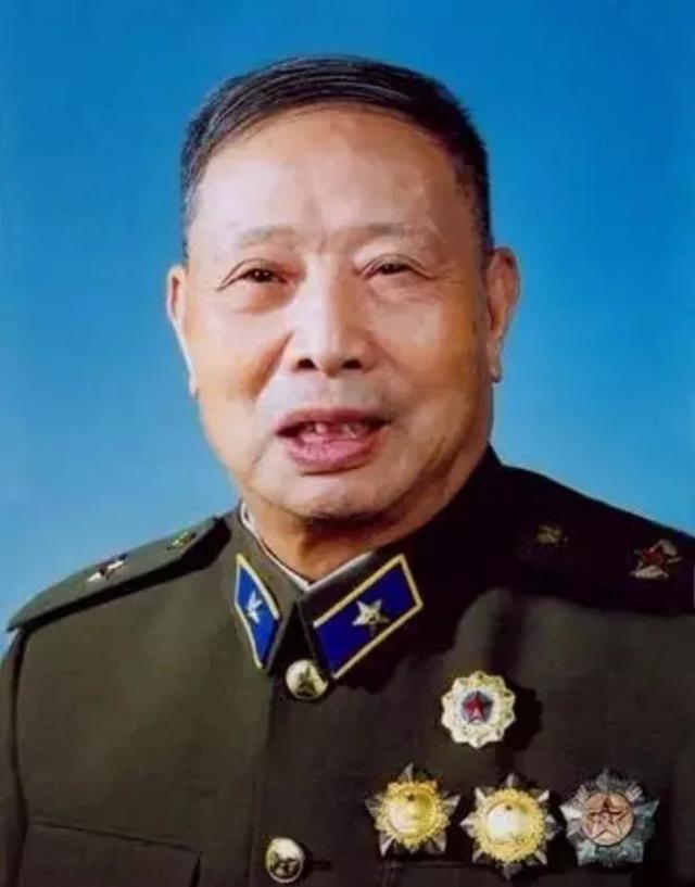 杨姓两位百岁开国将军都健在,一位广东人,一位江西人!