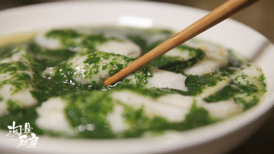 也成为了年夜饭餐桌上必不可少的马兰头拌香干,清爽解腻唇齿留香