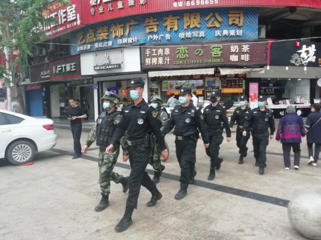 命悬一线 民警秒变 空中飞人 及时救起落水孩子 看点快报