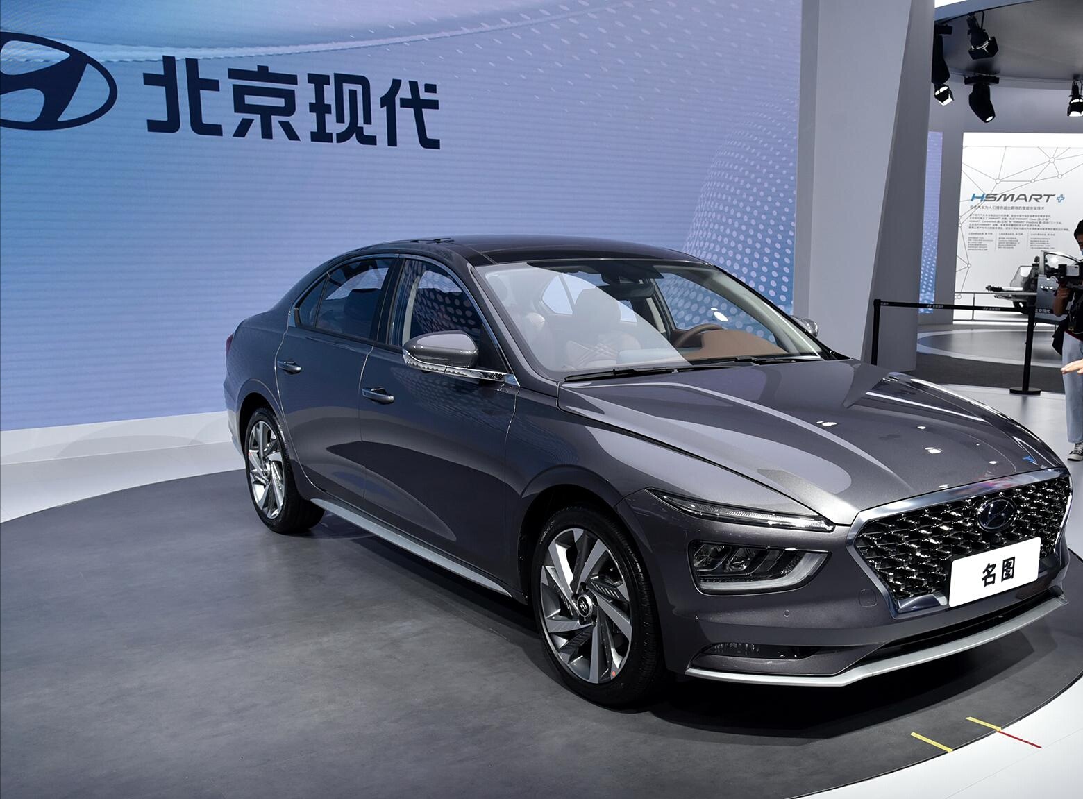 新款名图2021内饰,新款奇骏2021款内饰 2021款现代名图亮相,落地13万,尺寸不输雅阁,实车真帅气!