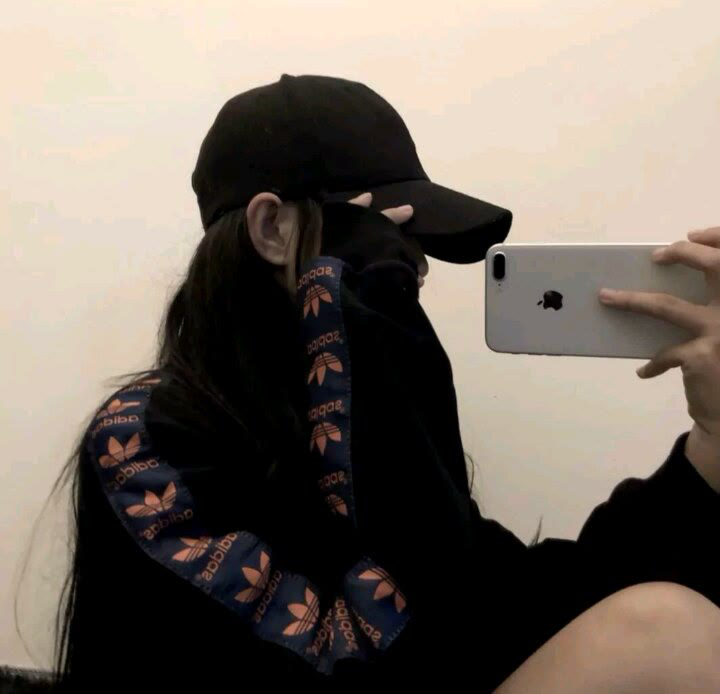 2020最新头像女不露脸,情侣头像一左一右成熟 不露脸女生头像:如果我再好看一点,那下一次眼神就不会闪躲了!