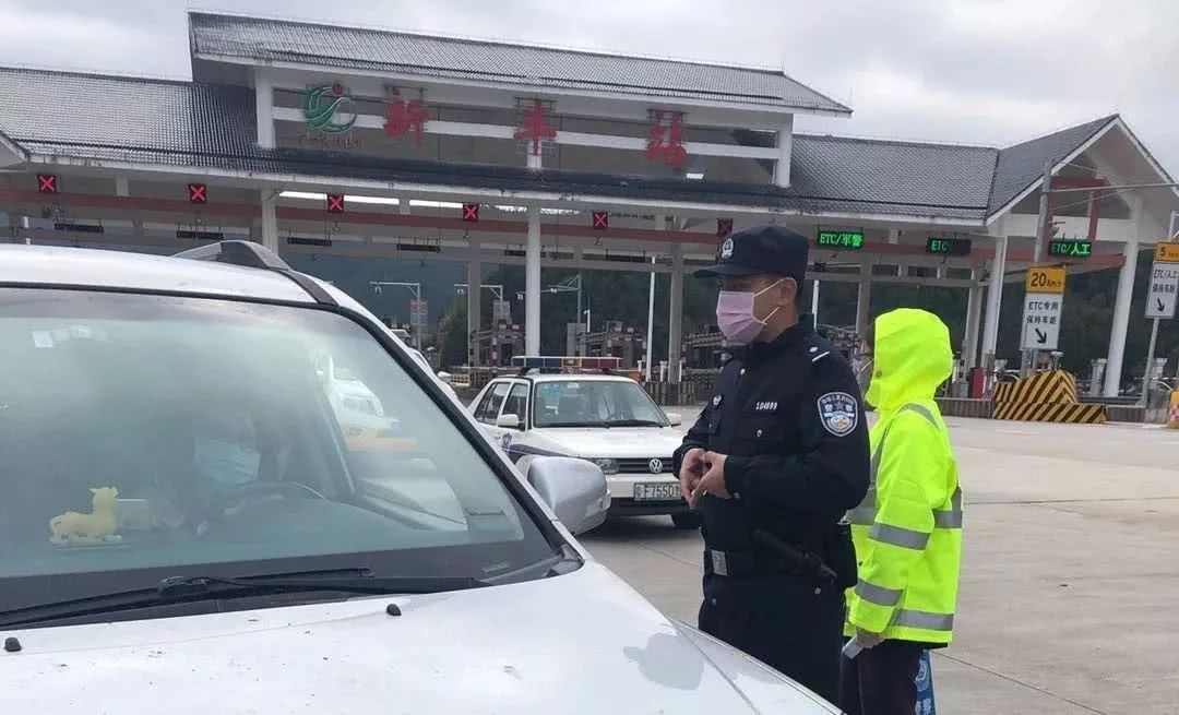 谢谢配合 祝您平安 警察蜀黍向车主比心 温暖人心 看点快报