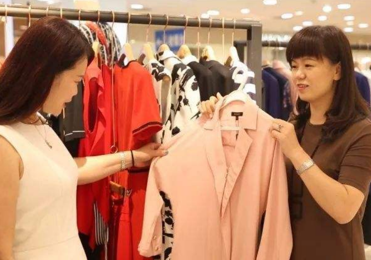 新买的衣服到底要不要先洗后穿?服装厂师傅说漏了嘴,早知早受益