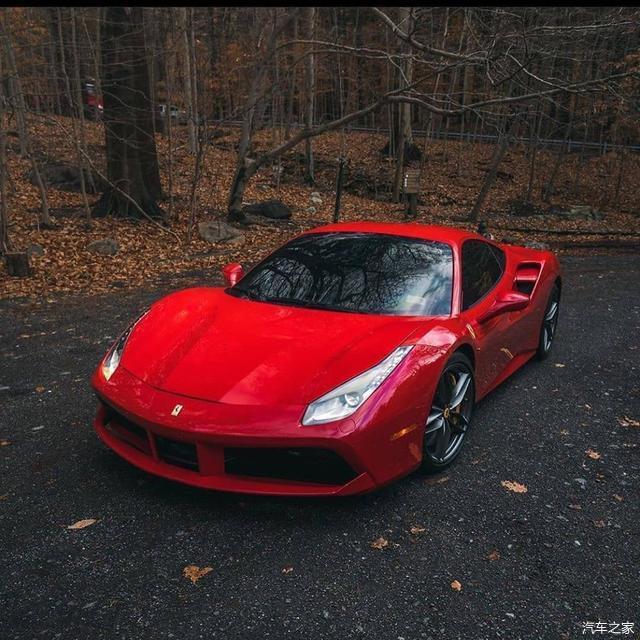 红色法拉利488 gtb,运动感强烈