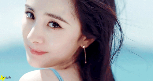 女                    宽自己的审美受众,增强热度提升商业价值.