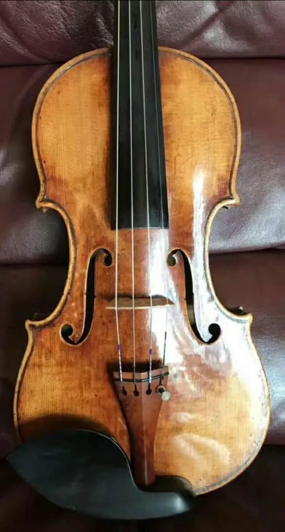 被我国著名小提琴家薛伟买入,让这支名琴首次来到了中国