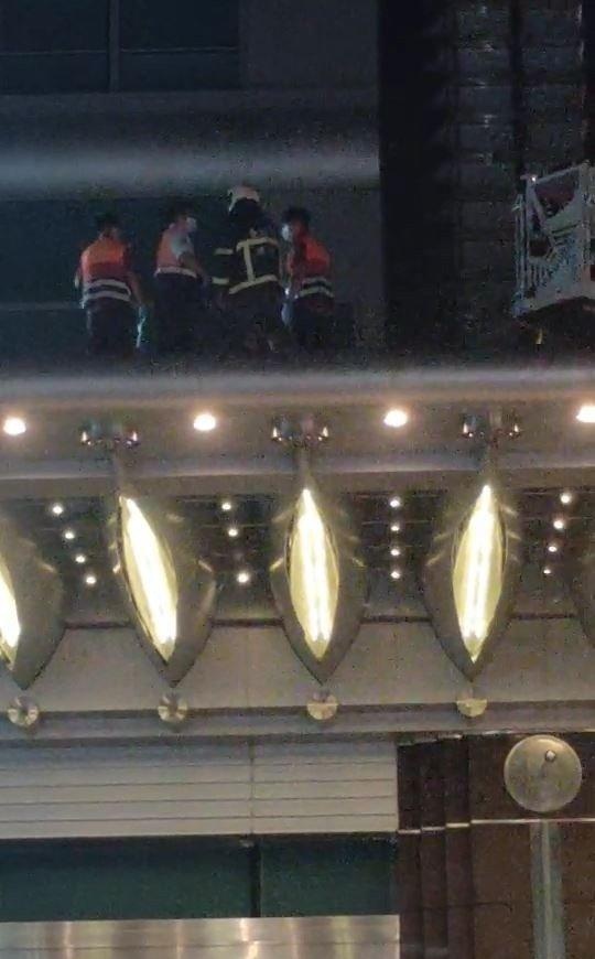 台北101坠楼意外工人当场身亡 看点快报